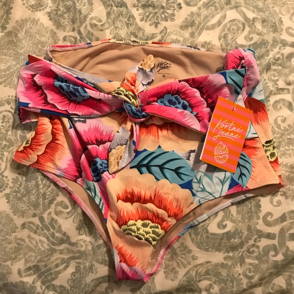 kortni jeane oversized floral